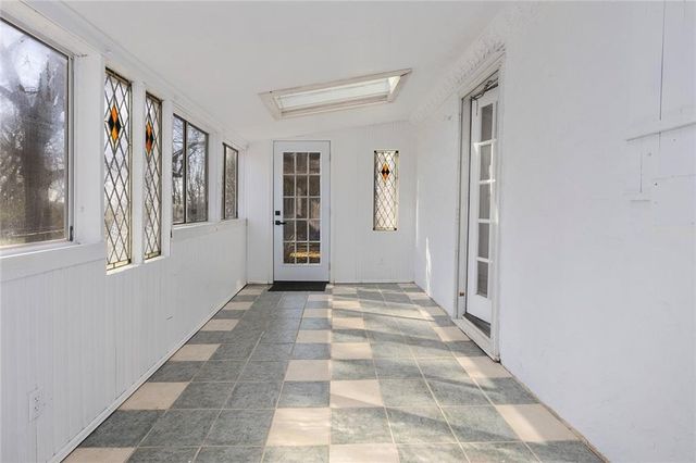 5707 N Robinhood Lane, Kansas City, MO 64151