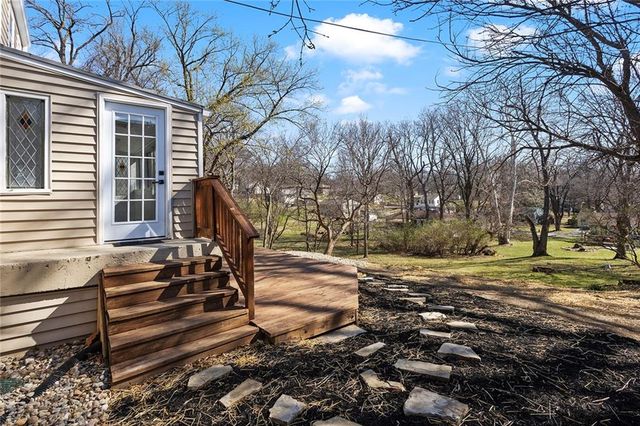 5707 N Robinhood Lane, Kansas City, MO 64151