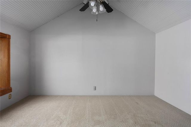 5707 N Robinhood Lane, Kansas City, MO 64151