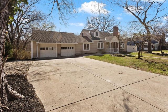 5707 N Robinhood Lane, Kansas City, MO 64151