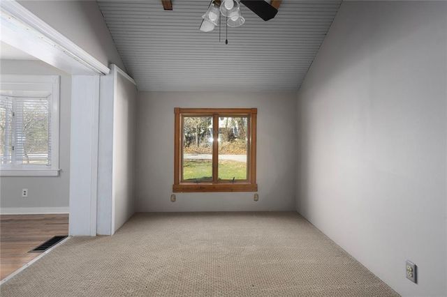 5707 N Robinhood Lane, Kansas City, MO 64151