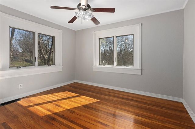 5707 N Robinhood Lane, Kansas City, MO 64151