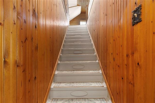 5707 N Robinhood Lane, Kansas City, MO 64151