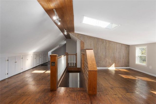 5707 N Robinhood Lane, Kansas City, MO 64151