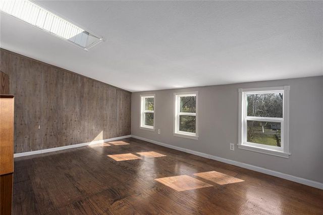 5707 N Robinhood Lane, Kansas City, MO 64151