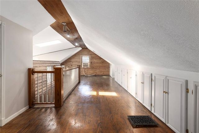 5707 N Robinhood Lane, Kansas City, MO 64151