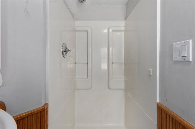 5707 N Robinhood Lane, Kansas City, MO 64151