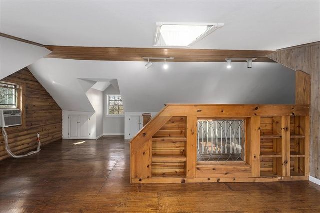 5707 N Robinhood Lane, Kansas City, MO 64151