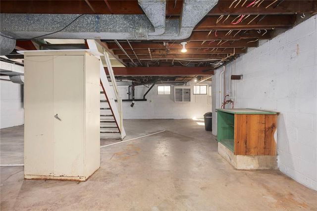 5707 N Robinhood Lane, Kansas City, MO 64151