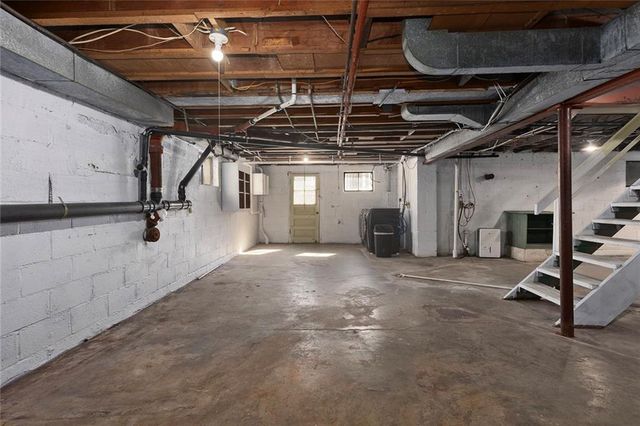 5707 N Robinhood Lane, Kansas City, MO 64151