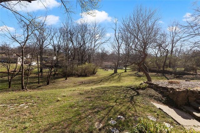 5707 N Robinhood Lane, Kansas City, MO 64151