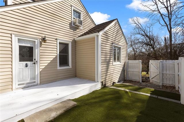 5707 N Robinhood Lane, Kansas City, MO 64151