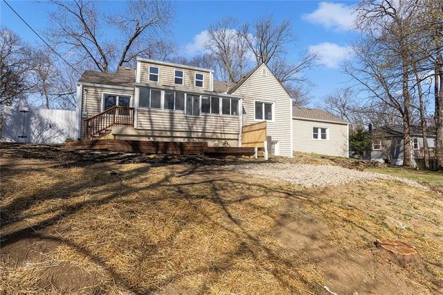 5707 N Robinhood Lane, Kansas City, MO 64151