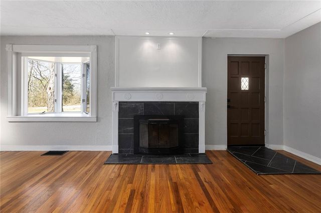 5707 N Robinhood Lane, Kansas City, MO 64151