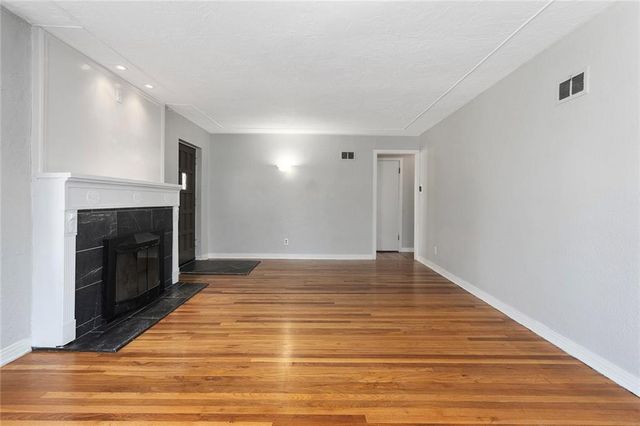 5707 N Robinhood Lane, Kansas City, MO 64151