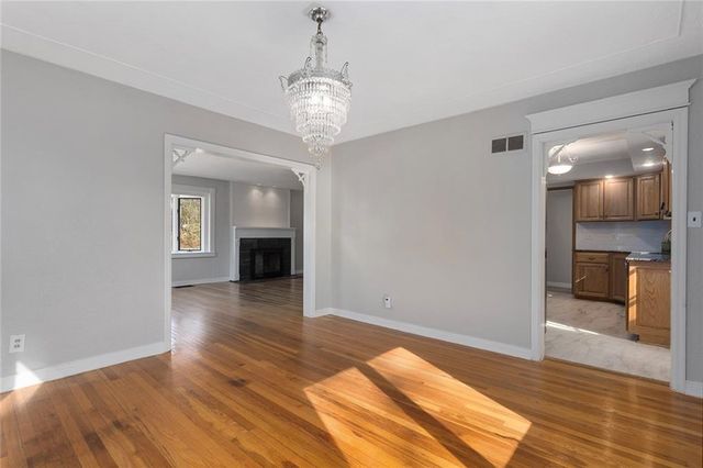 5707 N Robinhood Lane, Kansas City, MO 64151