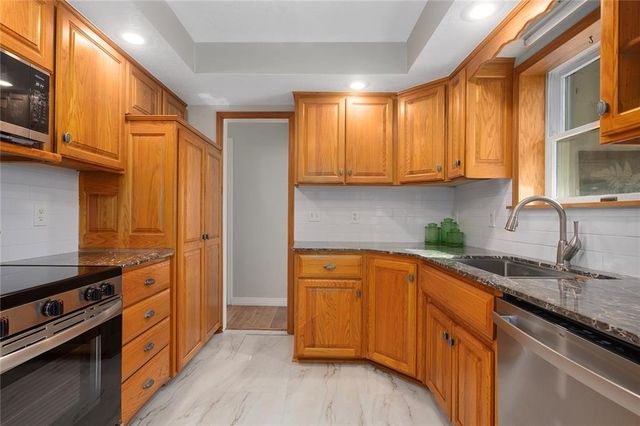 5707 N Robinhood Lane, Kansas City, MO 64151