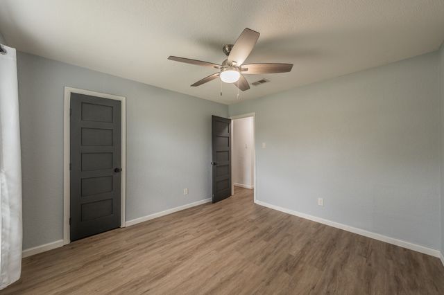 5612 Macgregor Drive, Haltom City, TX 76148