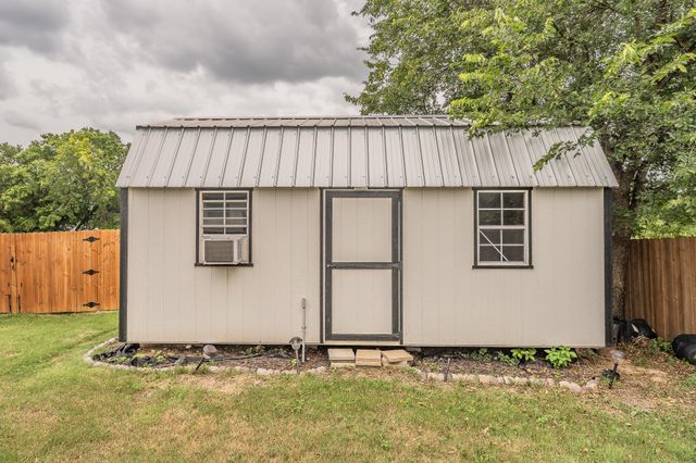 5612 Macgregor Drive, Haltom City, TX 76148