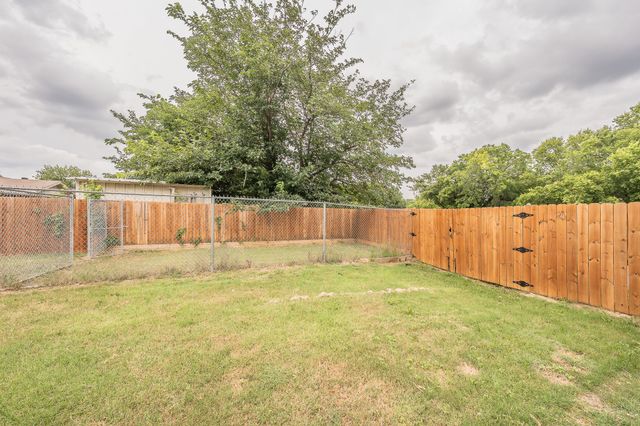 5612 Macgregor Drive, Haltom City, TX 76148