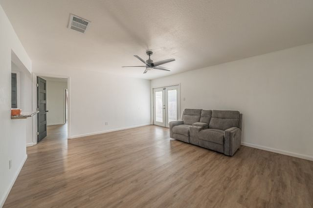 5612 Macgregor Drive, Haltom City, TX 76148