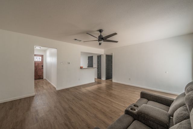5612 Macgregor Drive, Haltom City, TX 76148