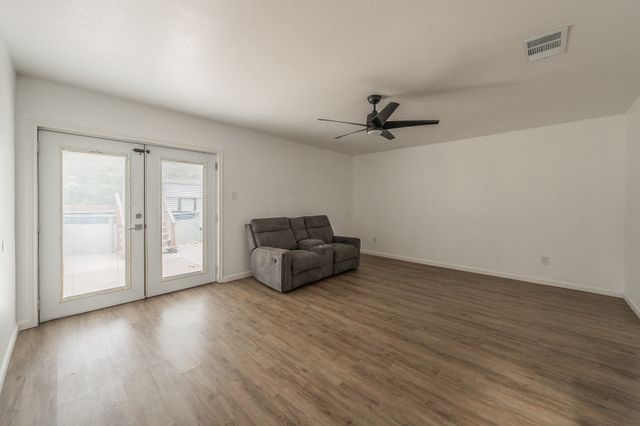 5612 Macgregor Drive, Haltom City, TX 76148
