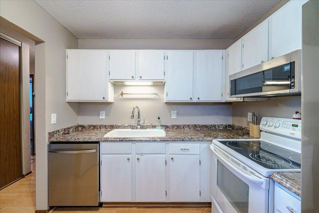 3440 Golfview Drive 315, Eagan, MN 55123