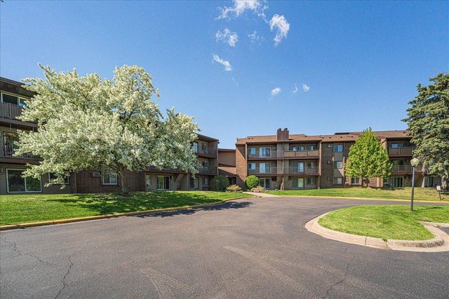 3440 Golfview Drive 315, Eagan, MN 55123