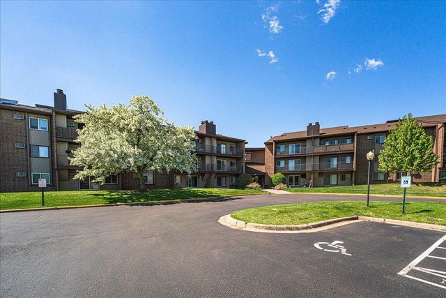 3440 Golfview Drive 315, Eagan, MN 55123