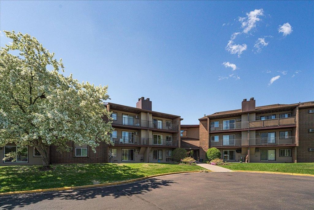 3440 Golfview Drive 315, Eagan, MN 55123