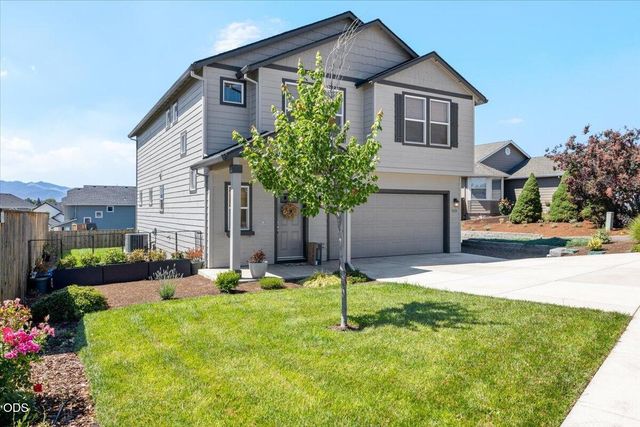 1626 Dragon Tail Place, Medford, OR 97504