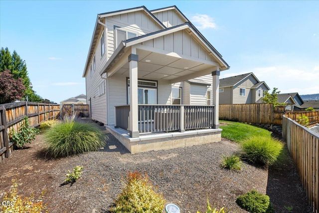 1626 Dragon Tail Place, Medford, OR 97504