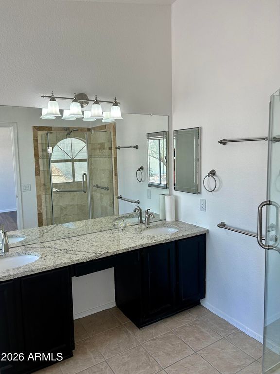 Image 10 of property listing at 108 W Behrend Drive, Phoenix, AZ 85027