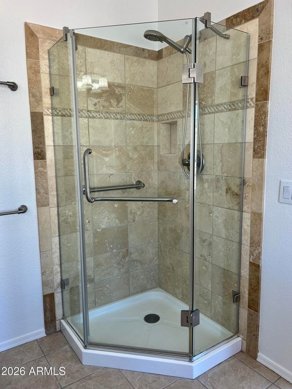 Image 12 of property listing at 108 W Behrend Drive, Phoenix, AZ 85027