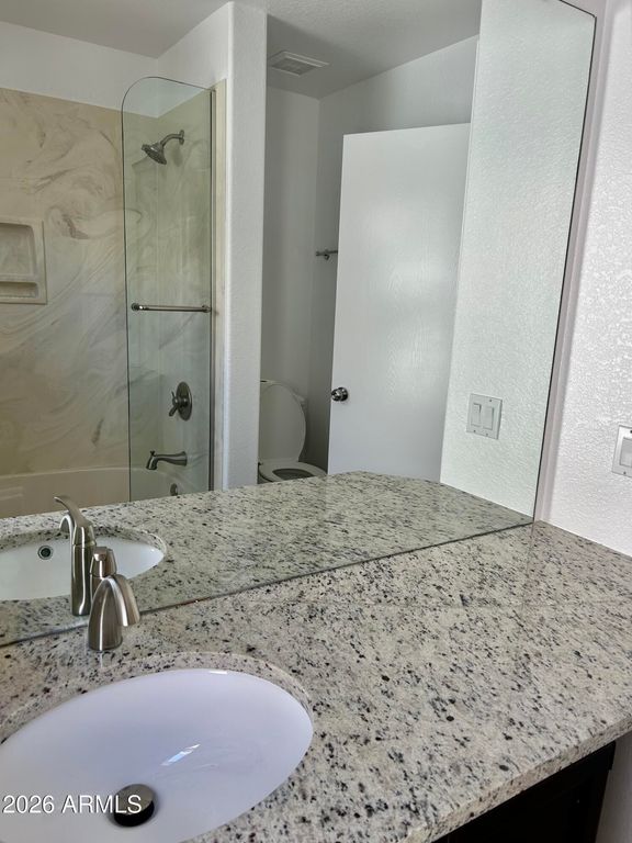 Image 16 of property listing at 108 W Behrend Drive, Phoenix, AZ 85027