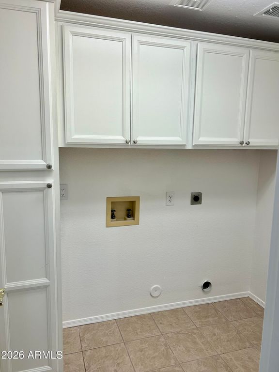 Image 19 of property listing at 108 W Behrend Drive, Phoenix, AZ 85027