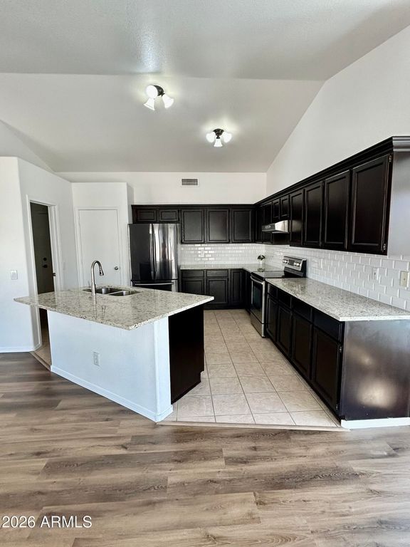Image 2 of property listing at 108 W Behrend Drive, Phoenix, AZ 85027