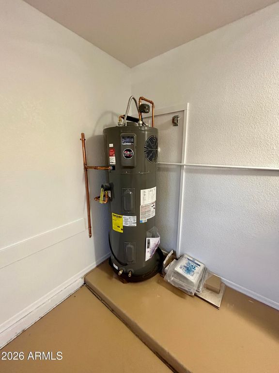 Image 21 of property listing at 108 W Behrend Drive, Phoenix, AZ 85027