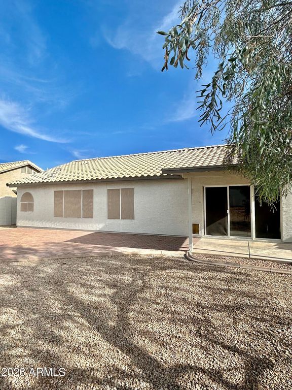 Image 23 of property listing at 108 W Behrend Drive, Phoenix, AZ 85027