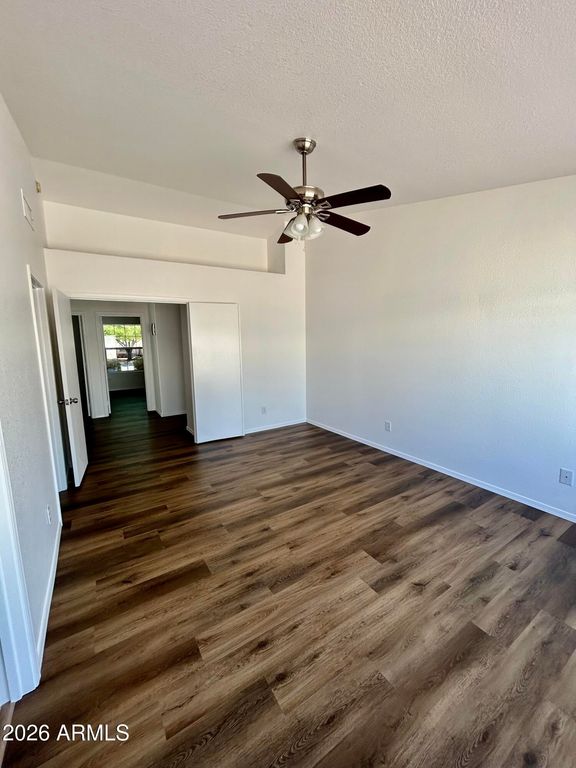 Image 6 of property listing at 108 W Behrend Drive, Phoenix, AZ 85027