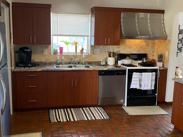 18715 SW 99th Rd, Cutler Bay, FL 33157