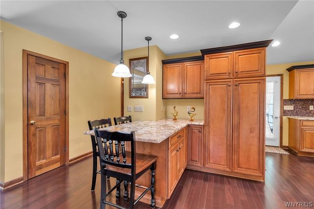 215 Summit Avenue, West Seneca, NY 14224
