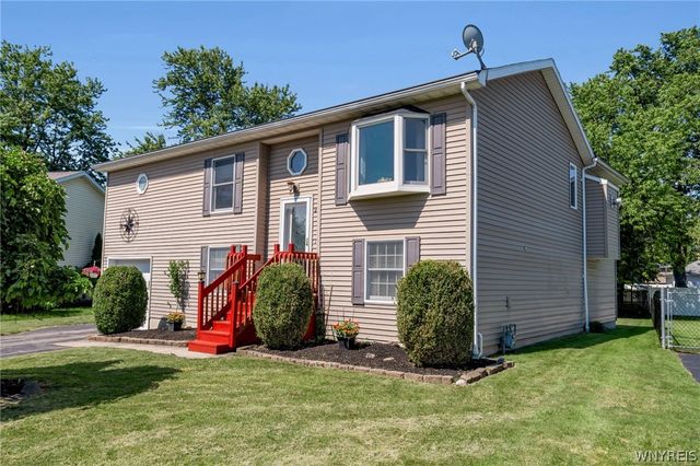 215 Summit Avenue, West Seneca, NY 14224