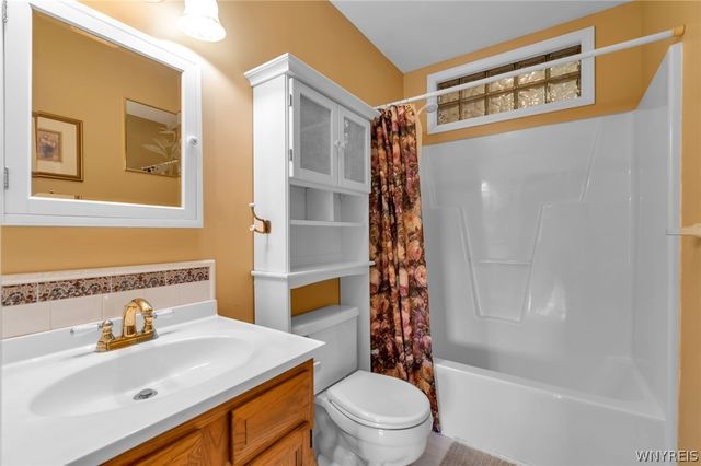215 Summit Avenue, West Seneca, NY 14224