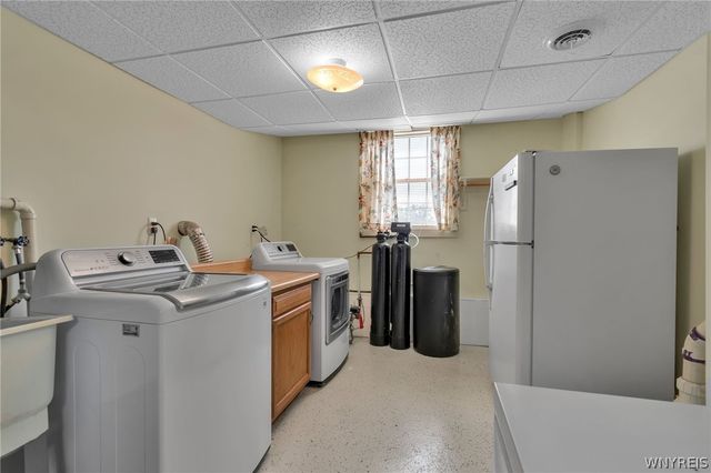 215 Summit Avenue, West Seneca, NY 14224