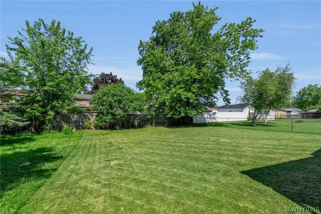 215 Summit Avenue, West Seneca, NY 14224