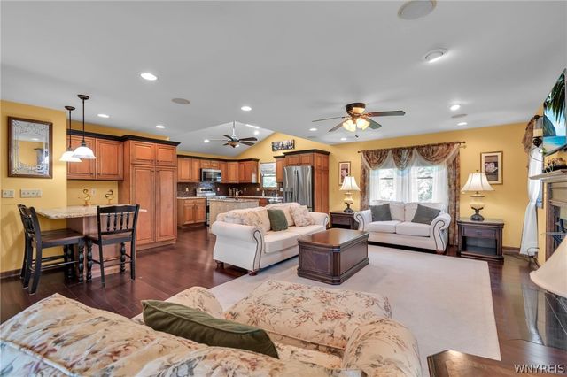 215 Summit Avenue, West Seneca, NY 14224
