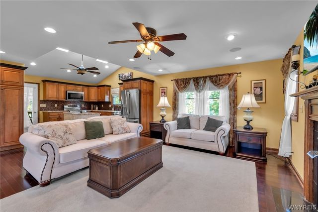 215 Summit Avenue, West Seneca, NY 14224