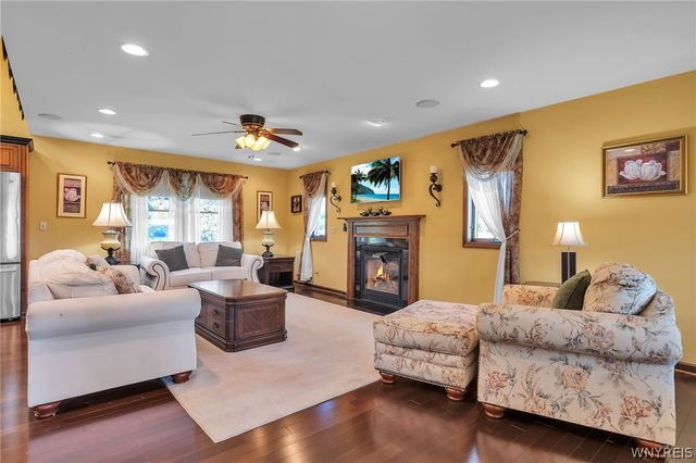 215 Summit Avenue, West Seneca, NY 14224